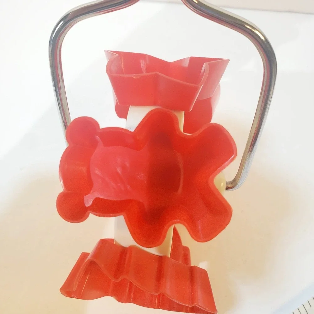 Vtg Wilton Santas Cookie Cutter Wheel 1992 6 Shapes Star Tree Bell Snowman Bear